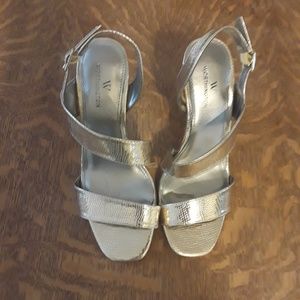 New Worthington, size 6, gold heels. 3 for $25.
